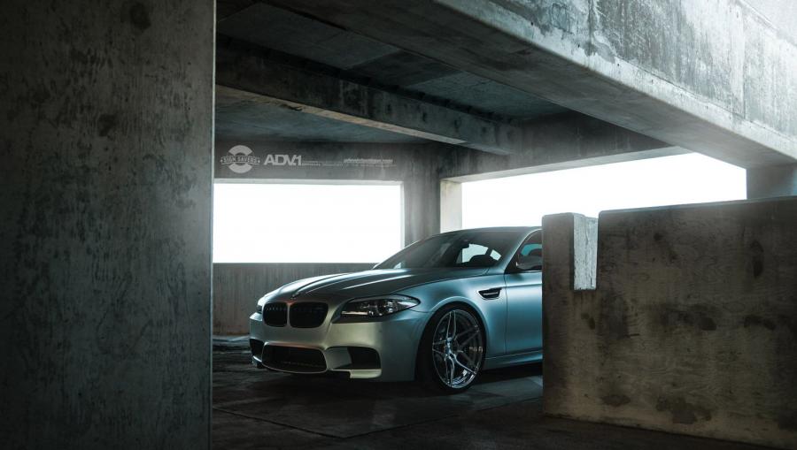  BMW M5 on ADV.1 Wheels (ADV05SMV2CS) 2015 года  (фото 4 из 16)